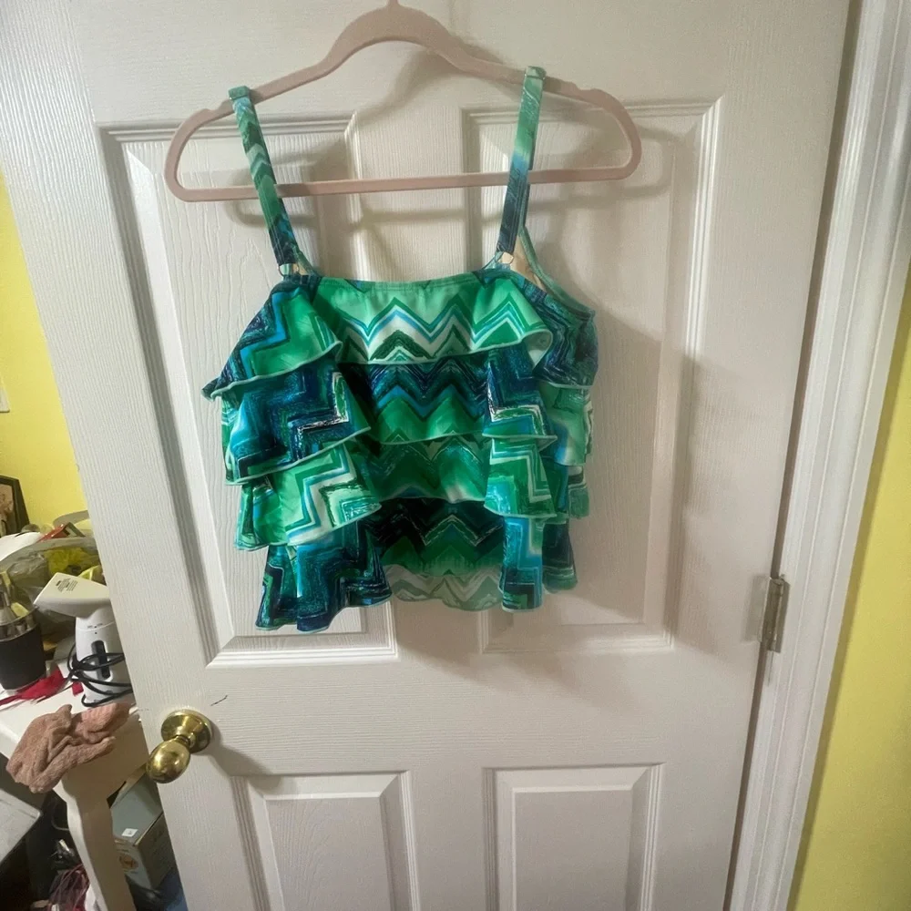 Ceeb swim top ruffle NWOT size 10‎